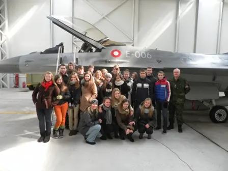 Gimnazistų pažintis su aviacijos baze Zokniuose